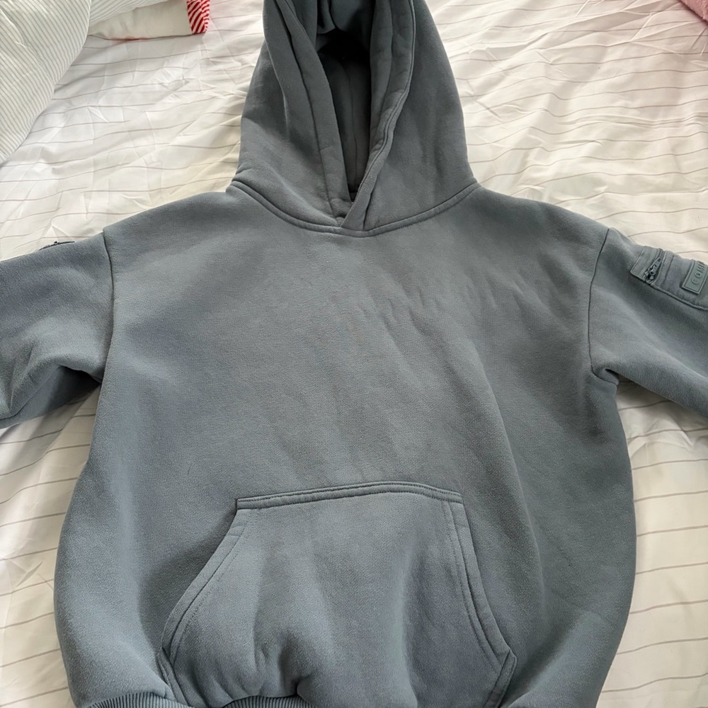 Comfrt sky blue kids hoodie, size medium. Excellent condition.